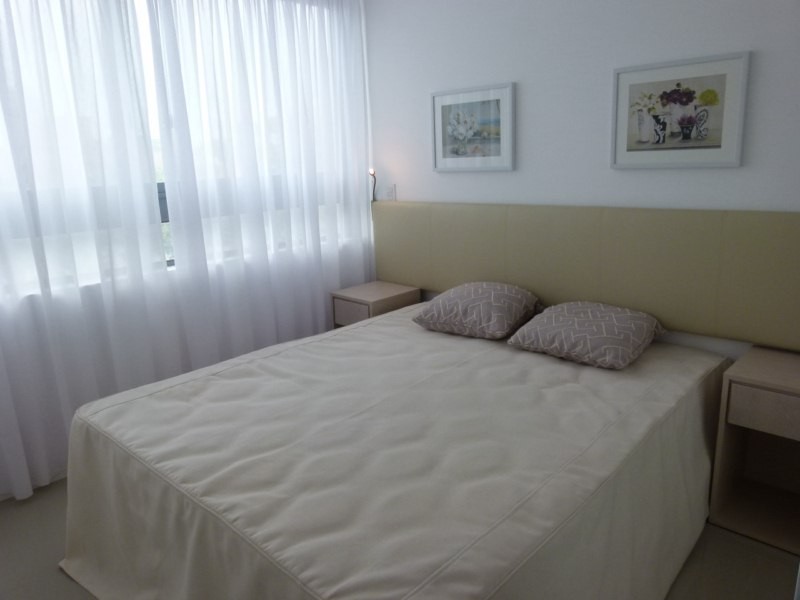 Departamento venta y alquiler en Edificio Chronos de Punta del Este, a pasos de la Playa Brava.